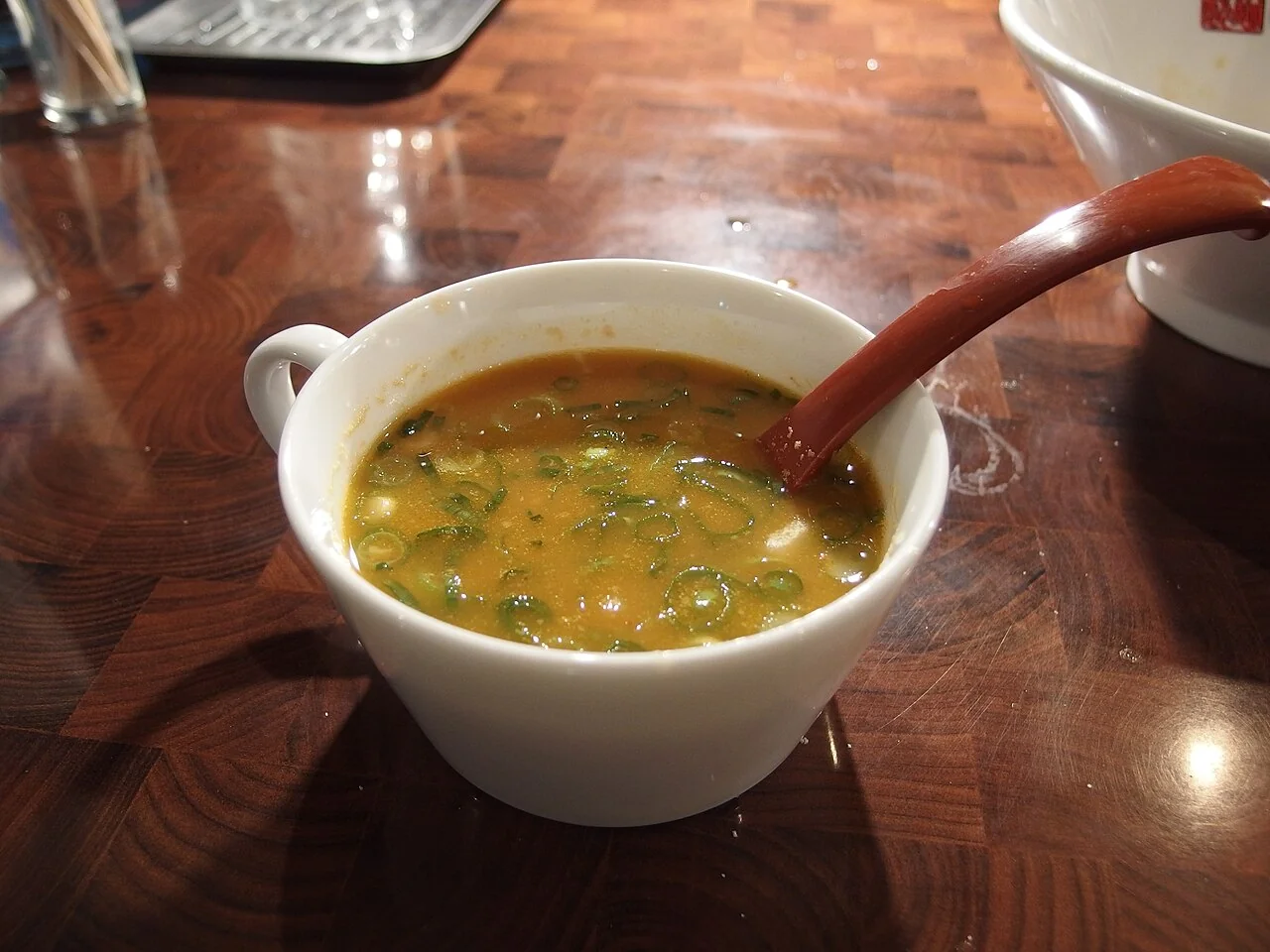 Soup-wari at Gachi, Shinjuku. An actual soup-wari finish to Red DX tsukemen at Gachi in Shinjuku, photographed in March 2014. The finishing broth is identified by the source, not inferred from its appearance.